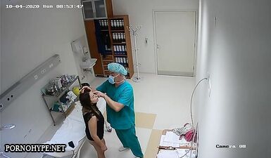 Подглядывание у проктолога: интимный осмотр задницы!