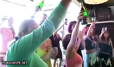 Эксклюзивное видео: Невероятная свадебная вечеринка с горячими участниками!