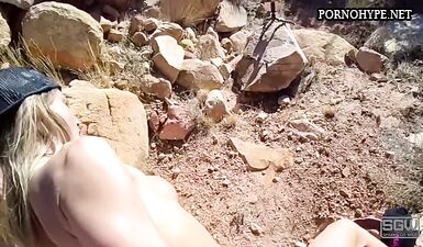 Анальный секс с блондинкой в горах после орального удовольствия в кепке