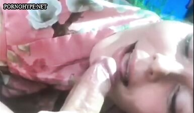 Маша из Санкт-Петербурга (34 года) делает минет в автомобиле