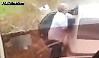 Секс в автомобиле: страстная встреча с привлекательной партнершей