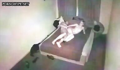 Групповой секс пьяных вечеринщиков на скрытой камере