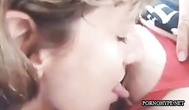 Лесбийский секс на даче: горячие игры двух девушек
