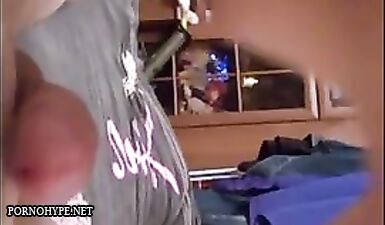 Подробное видео: парень получает глубокий минет