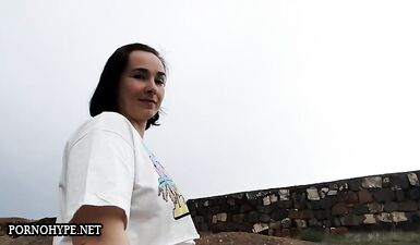 Жесткий секс на развалинах древнего города Эребуни