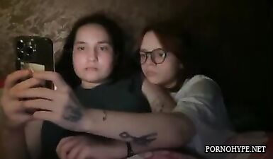 Горячая страсть: Натали жарко дрочит киску в сексуальном порно видео