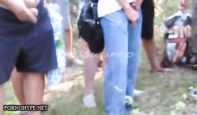 Мастурбация на девушке в лесу